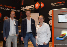 Harm van Adrichem, Ab van Staalduinen and Simone Keijzer of Gearbox Innovations next to their GearStation.